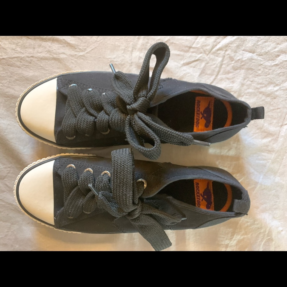 Like new Rocket Dog sneakers